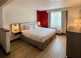 Ramada by Wyndham Glendale Heights/Lombard 5