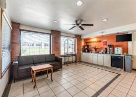 Econo Lodge Inn & Suites Mckinney - Plano North 3