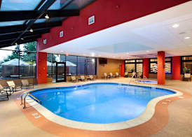Hilton Chicago/Oak Brook Suites 4