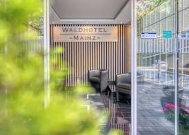 Waldhotel 2