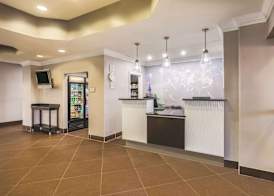 La Quinta Inn & Suites by Wyndham Louisville East 3