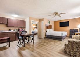 Econo Lodge Selmer 4