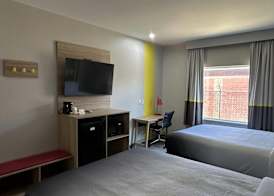 Super 8 by Wyndham Baytown 4