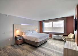 Holiday Inn Express & Suites FOND DU LAC by IHG 3