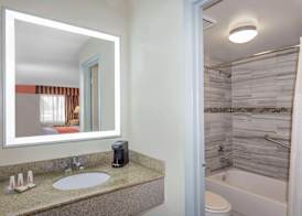 Howard Johnson by Wyndham Vero Beach/I-95 5