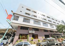 RedDoorz Plus at Evangelista Street Makati 5