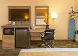 Travelodge by Wyndham Muskegon 3