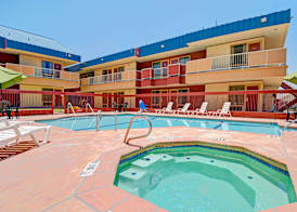 Ramada by Wyndham El Paso 4