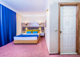 Club Big Blue Suit Hotel 4