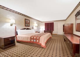 Super 8 by Wyndham Dallas South 4
