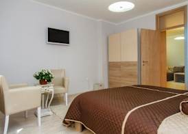 Central Business Apartment 4