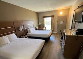 Quality Inn & Suites near Six Flags - Austell 5