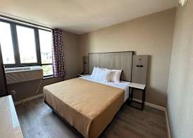 Regal Inn & Suites New York LaGuardia Hotel 5