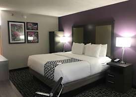 La Quinta Inn by Wyndham Davenport & Conference Center 4