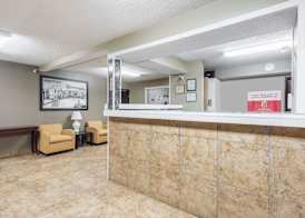 Super 8 by Wyndham Bloomington Normal 2