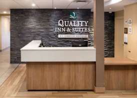 Quality Inn & Suites Windsor - Downtown 5