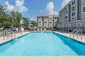 Microtel Inn & Suites by Wyndham Jacksonville Airport 2