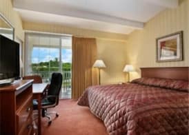 HomeSpring Inn & Studios 3