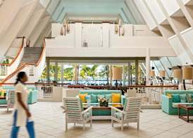Victoria Beachcomber Resort & Spa 3