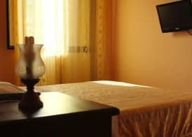Hotel 106 5