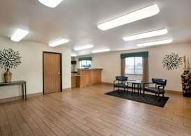Travelodge by Wyndham Livonia 3