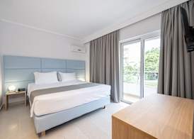 Poseidon Hotel and Apartments 3