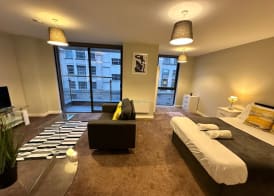 Adelphi Wharf Apartments by Beehosting 4