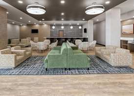 La Quinta Inn & Suites by Wyndham Phoenix West Glendale 2