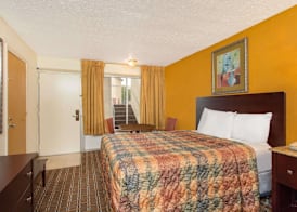 Days Inn by Wyndham Chester 5