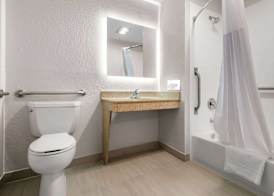 Comfort Suites Stevens Point 5