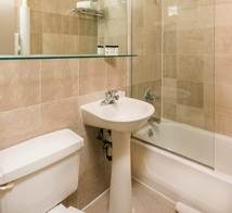 Comfy 2 bedroom apartment on Central Park West 3