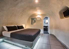 Katerina's Castle - Caldera Cave Hotel 2