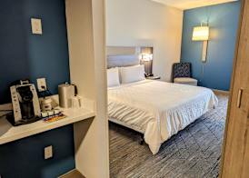 Holiday Inn Express INDIANAPOLIS AIRPORT by IHG 4