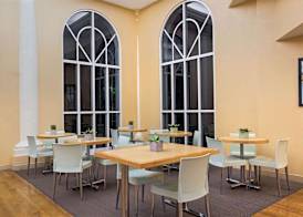 La Quinta Inn & Suites by Wyndham Sunrise 2