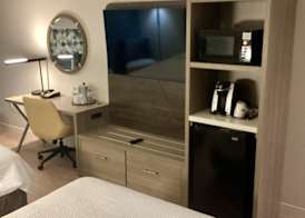 Holiday Inn Express & Suites COCOA BEACH by IHG 4