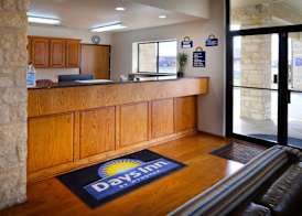 Days Inn & Suites by Wyndham Llano 5