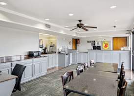 Super 8 by Wyndham Mount Vernon 3