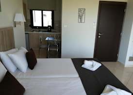 Carisa Suites and Apartments 3