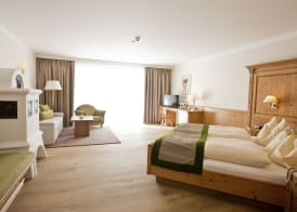 Traumhotel Alpina - 4 Sterne Superior Luxushotel, hoteleigenen Badesee, Adults Only 2