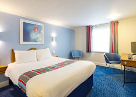 Travelodge Cardiff Airport 5