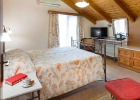 Andreolas Luxury Suites 5