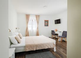 Green lakes house 2