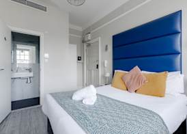 Apts in the Heart of High st Kensington 4