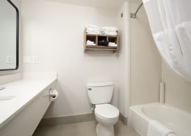 Hawthorn Suites by Wyndham-Oakland/Alameda 5