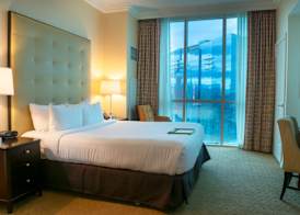 MGM Signature Deluxe Balcony Strip View Suite 4