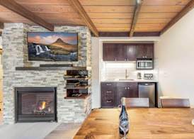 300 Carriage Way 4