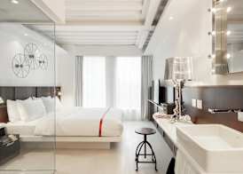 Ruby Lucy Hotel London by IHG 2