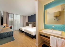 Holiday Inn Express Wuxi East Station by IHG 3