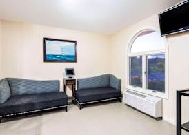 Days Inn by Wyndham Middletown/Newport Area 2