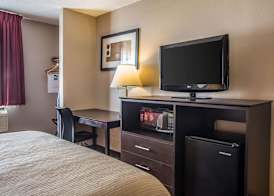 Quality Inn & Suites West Bend 4